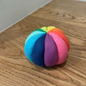 Lovevery cotton grasping ball